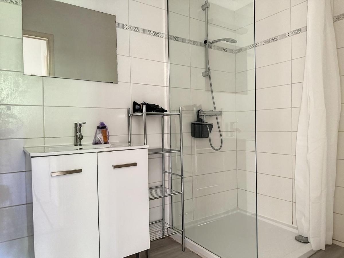 Charmant Appartement Avec Terrasse Parking Ispagnac Exterior foto